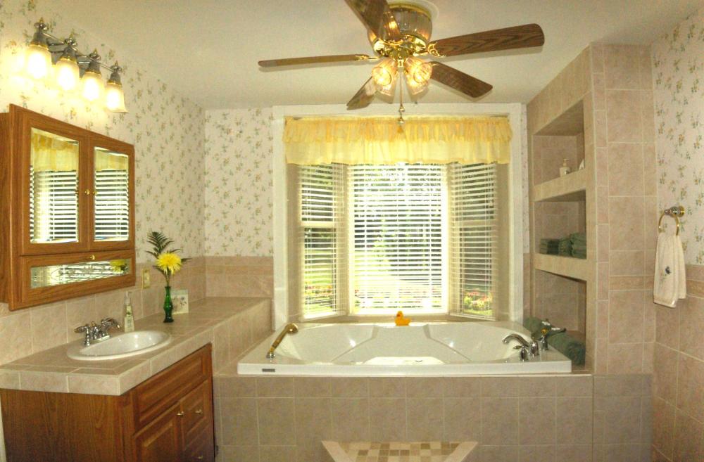 Deluxe Queen Room interior